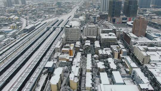 航拍火车轨道冬天雪景