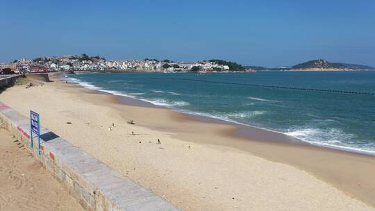 大海航拍沙滩海岸线海边沙滩旅游小镇渔村