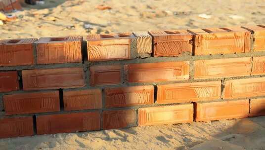 堆砌红砖施工场景