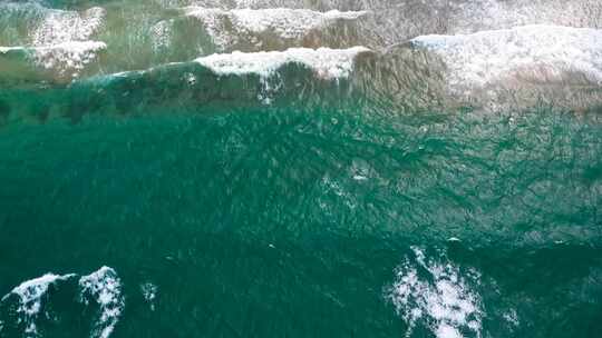 海浪礁石大海蓝色航拍