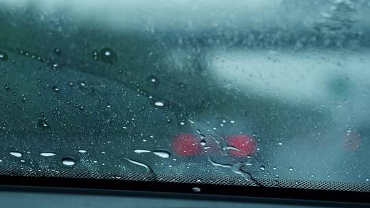 开车路上暴雨，车窗外的雨景4k视频素材