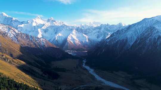 航拍新疆夏塔雪山牧场风景