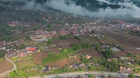 云南风光云层下山区民居怒江贡山县城