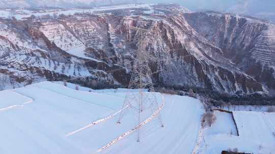 雪后山间田野壮丽景象