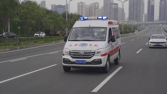 医院医生救护车城市道路高速行驶视频素材模板下载