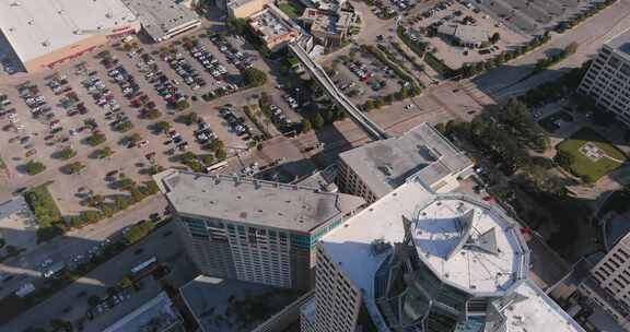 德克萨斯州休斯顿纪念城购物中心地区的航拍。这段视频是在4k拍摄的，以获得最佳图像