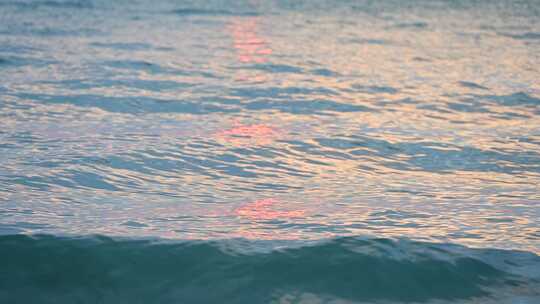 海南三亚湾海水浴场傍晚沙滩夕阳海浪