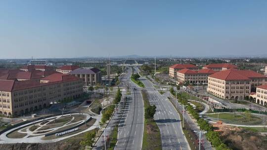 道路穿过欧式建筑航拍