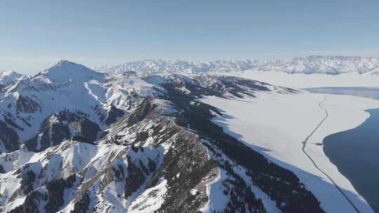 无人机航拍冬日壮阔赛里木湖大气雪山山脉