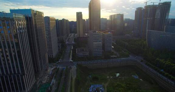 金色朝阳中的成都航拍城市风景