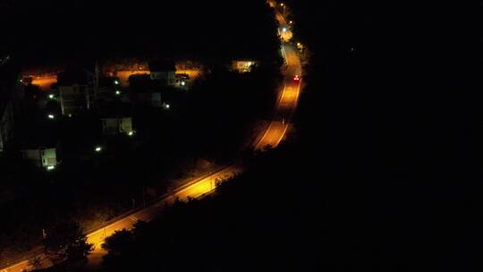 航拍夜色中的威海吉林路
