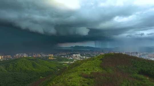 航拍昆明城市暴雨视频素材模板下载