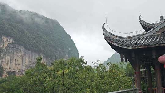 中式亭台与山水风景