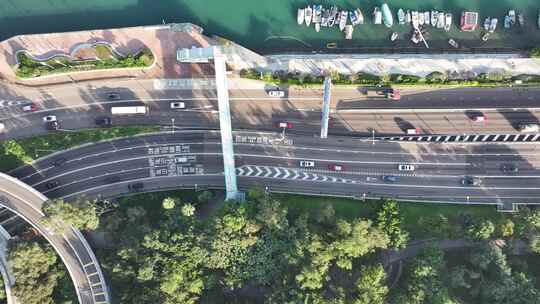 沿海公路车流行驶航拍俯瞰全景