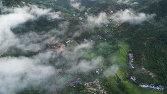 航拍云雾缭绕群山环绕下的乡村