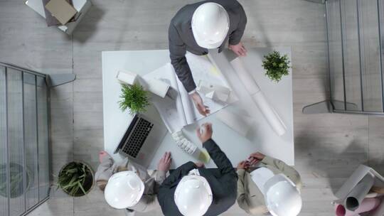 工程师、科学家和开发人员在寻找解决方案