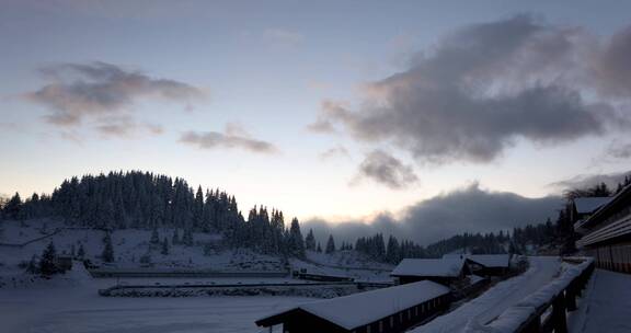 山脉雪日落风景拍摄