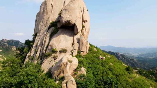 高山上石头岩石巨石