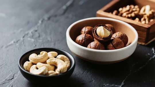 碗装多种坚果特写素材