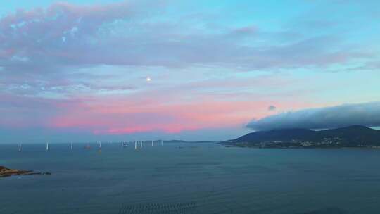 航拍平潭北部湾海上风电场夕阳火烧云鱼排