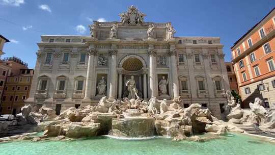 Fontana Di Trevi白天的视