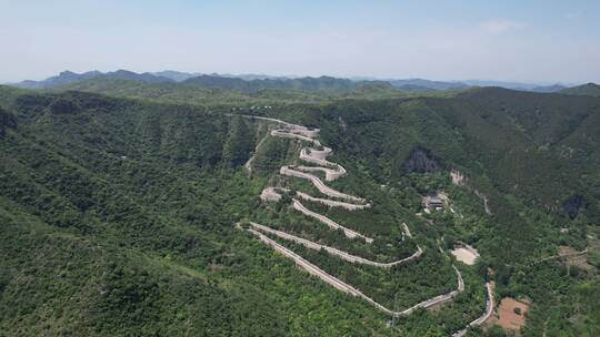 航拍山东青州仰天山九龙盘夏季山路风光