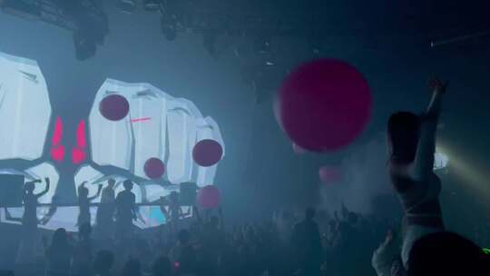 夜店酒吧灯光歌手舞者演绎现场舞动观众