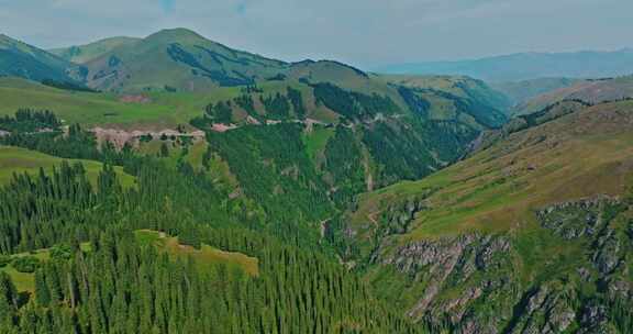 绿色的高山峡谷