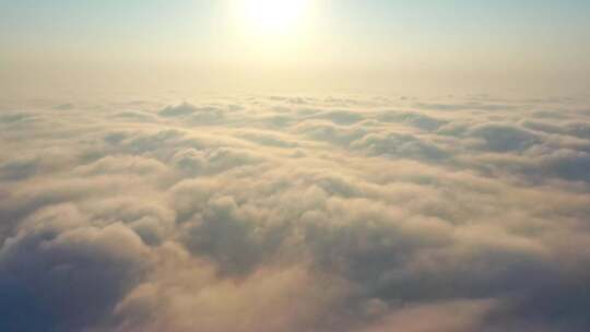 航拍清晨朝阳平流雾云层