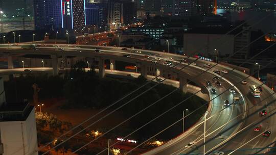 4K航拍上海南浦大桥桥面车流穿梭夜景04