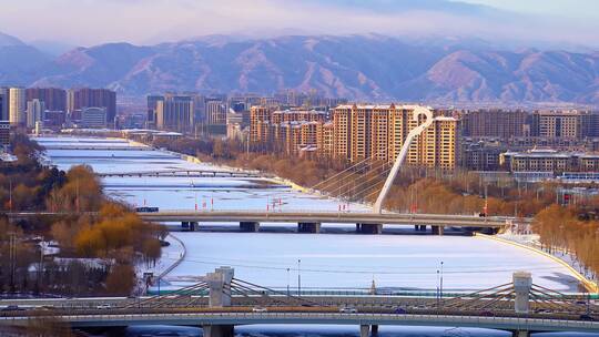 中国内蒙古呼和浩特马头琴桥冬天天际线风光