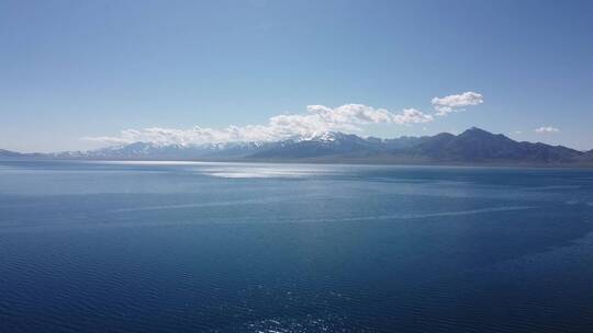 航拍新疆风光赛里木湖冬季风光