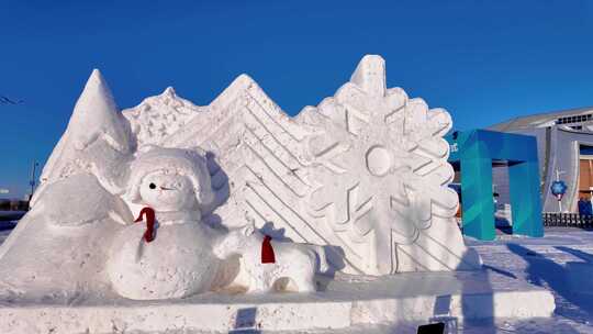 银色呼伦贝尔大众冰体育馆雪季雪雕雪人