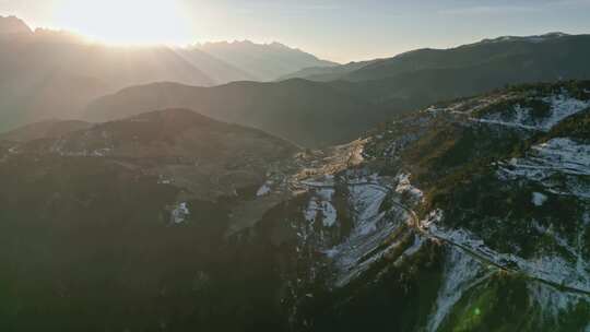 航拍云南香格里拉雪山公路