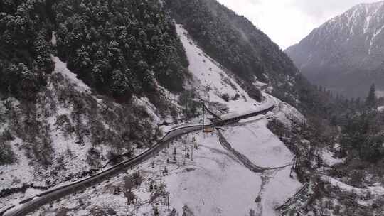 云南独龙江贡山贡独公路航拍雪山垭口风光