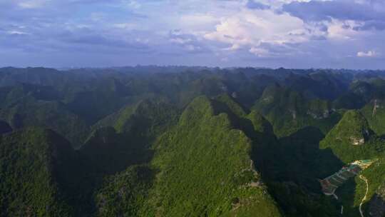 广西早晨大山晨光山川山峰光影山脉喀斯特