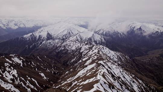 航拍新西兰雪山景观