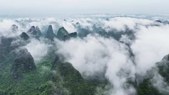 航拍桂林云海下的山峰