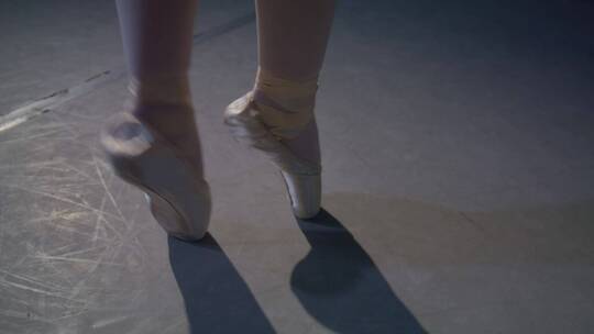 跳芭蕾舞的脚步视频素材模板下载
