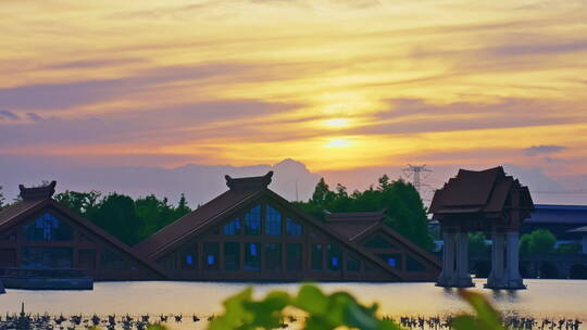 湖面水上建筑夕阳彩霞