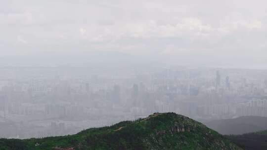 5K-云雾缭绕的长虫山，长虫山俯瞰昆明市区