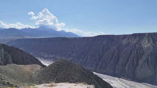 新疆独山子大峡谷