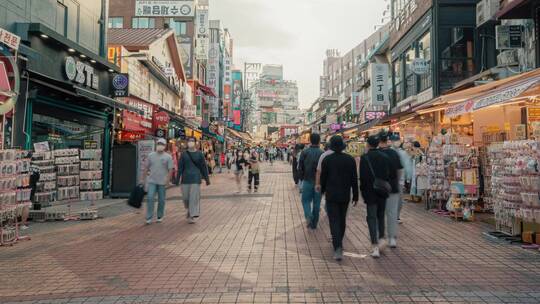 首尔商业街来往的行人延时