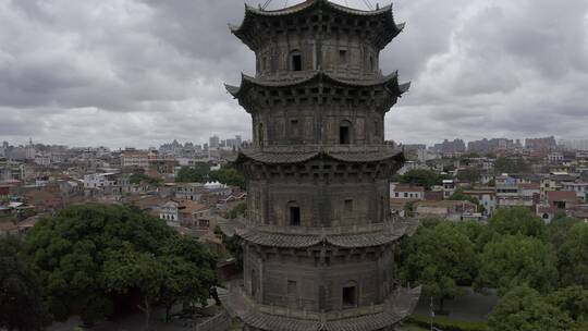 泉州开元寺东西塔特写西街钟楼航拍市区大景