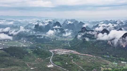 航拍桂林云海下的山峰