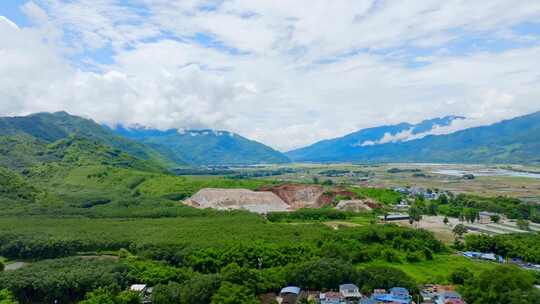 蓝天白云森林山川云朵天空大山多云延时航拍