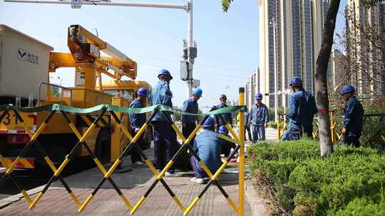 电力工人施工演练 现场演习视频素材模板下载