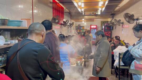 市井烟火气苍蝇馆子碗碗香吃饭的人视频素材模板下载