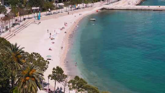 航拍大海沙滩沙滩比基尼美女游泳人群游客