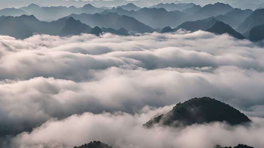 云雾缭绕秦岭山脉